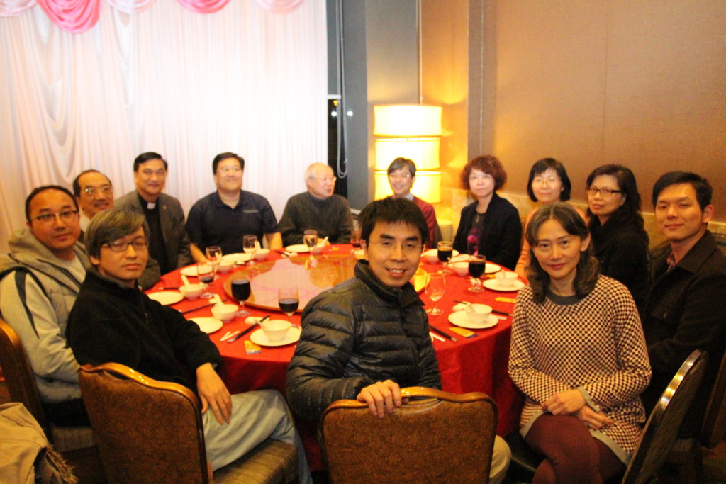 Dr Hung and alumni at staff dinner