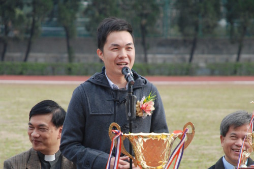 Our alumnus Mr LAU Hin Fai at Sports Day 2011-12