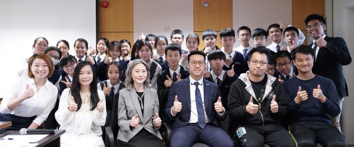 Alumnus volunteering to run an Entrepreneurship Education Program “This is FUTURE” for our students