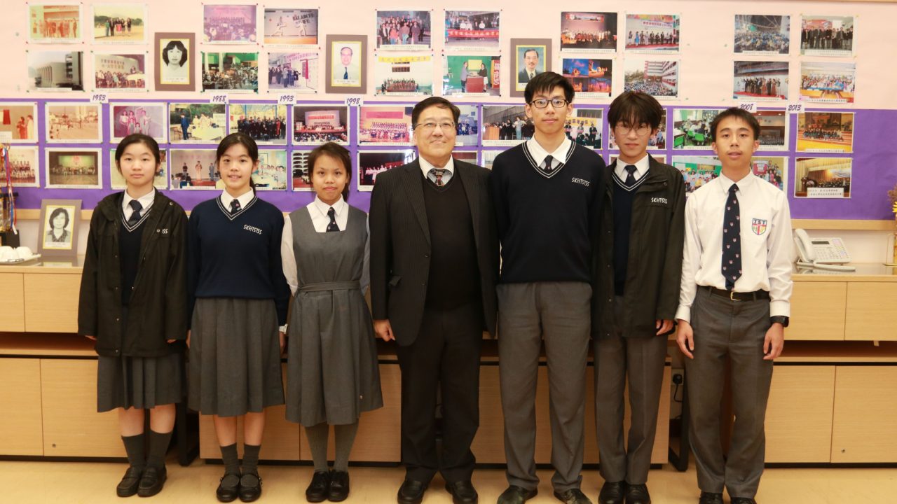 Alumna, current and former staff coaching students for the Hong Kong Federation of Youth Groups (HKFYG) English Public Speaking Contest District Semi-Finals 2024