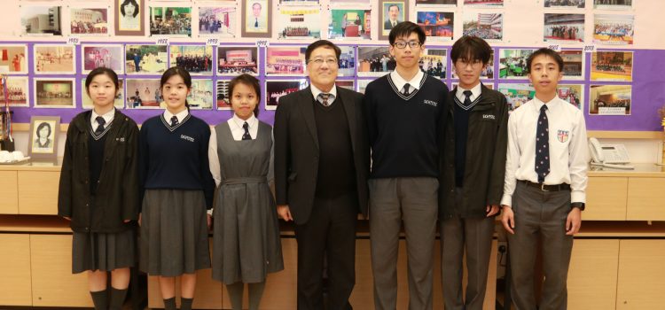 Alumna, current and former staff coaching students for the Hong Kong Federation of Youth Groups (HKFYG) English Public Speaking Contest District Semi-Finals 2024