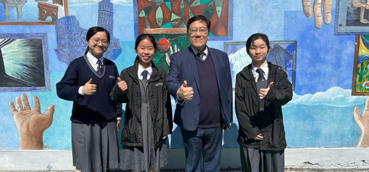 Alumna, current and former staff coaching students for the Hong Kong Federation of Youth Groups (HKFYG) English Public Speaking Contest District Finals 2024