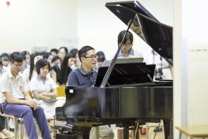 校友、著名鋼琴家馮景禧博士蒞臨母校指導