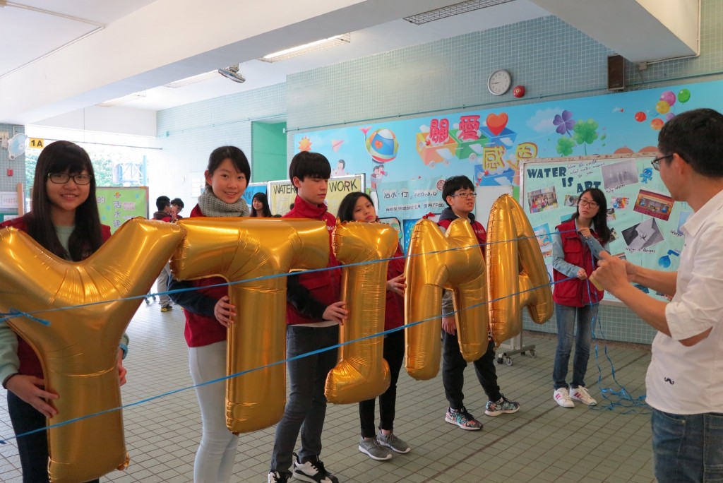 Volunteers twisting balloons