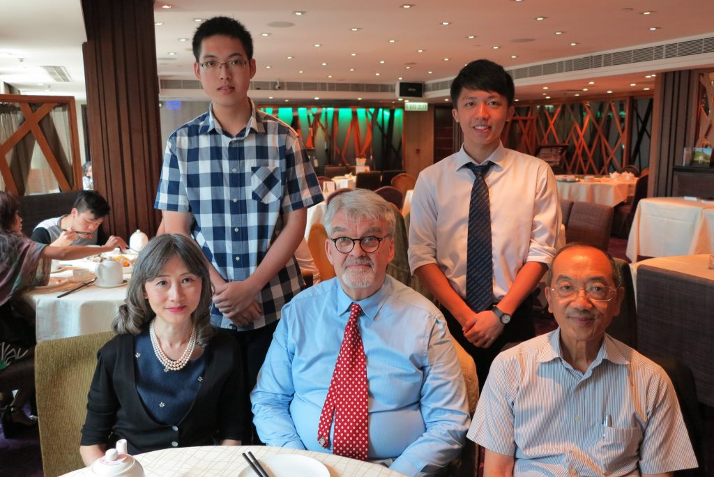 Our former principal Mr Tong (first from right, first row), Sunny’s mentor, also shared his achievements at a celebration lunch. 