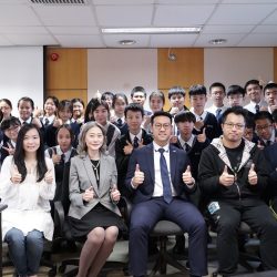 Alumnus volunteering to run an Entrepreneurship Education Program “This is FUTURE” for our students