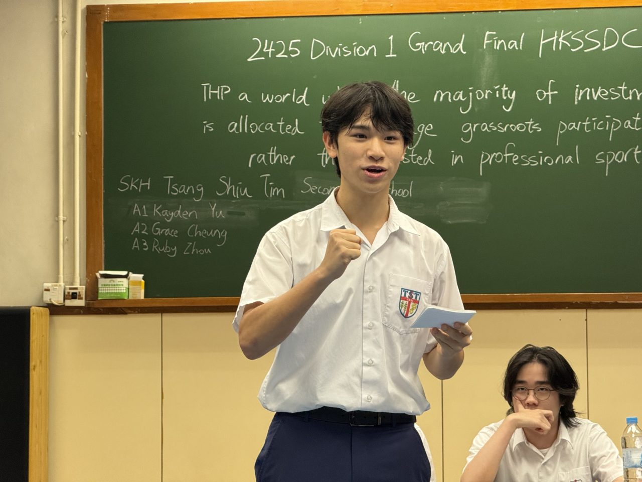 Champion Crowned at the English Debate Grand Finals!