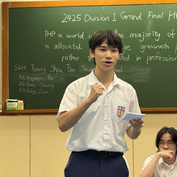 Champion Crowned at the English Debate Grand Finals!